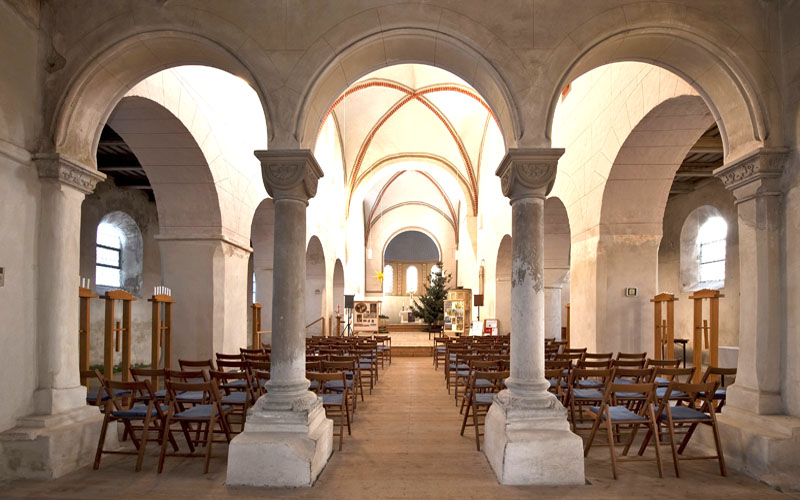 Innenraum der St.Nikolaus-Kirche Beuster